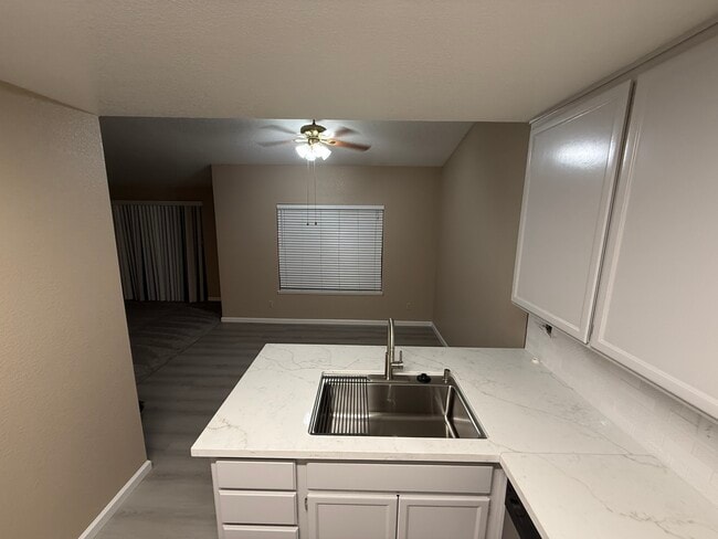 1102 Cedar Creek Dr, Unit 3 in Modesto, CA - Building Photo - Building Photo