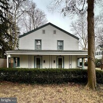 2 Titus Ave, Unit 1 in Lawrence Township, NJ - Building Photo
