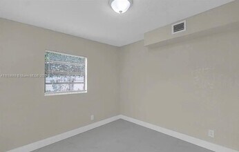 1732 NW 80th St in Miami, FL - Building Photo - Building Photo