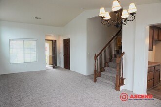 9105 Rockaway Beach Ct in Bakersfield, CA - Building Photo - Building Photo