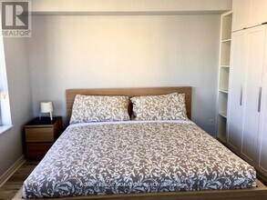 310 Burnhamthorpe Rd W in Mississauga, ON - Building Photo - Building Photo