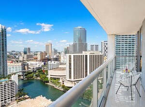 485 Brickell Ave in Miami, FL - Foto de edificio - Building Photo