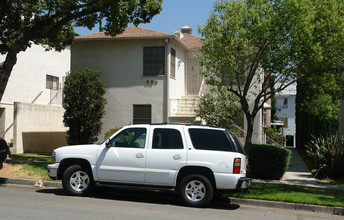 630 E Angeleno Ave in Burbank, CA - Building Photo - Building Photo