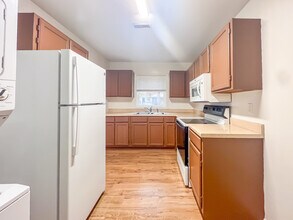 24 Fox Hill Dr in Kilmarnock, VA - Foto de edificio - Building Photo