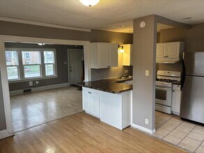 1302 E 12th St in Des Moines, IA - Building Photo - Building Photo