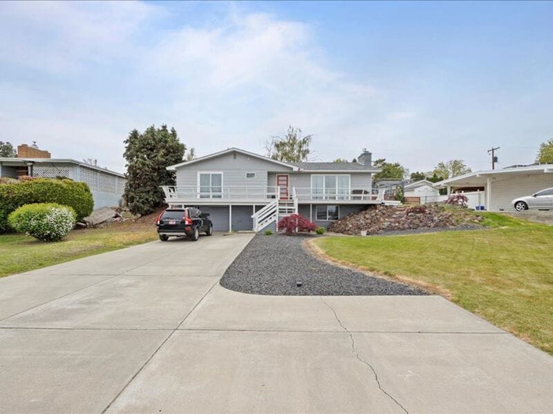 3603 W Canal Dr in Kennewick, WA - Building Photo