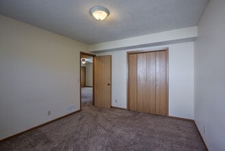 Gretna Oaks in Gretna, NE - Foto de edificio - Building Photo