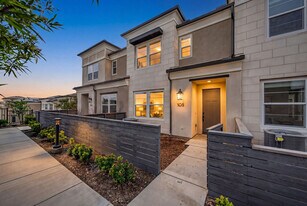 1218 Sunrise View in San Marcos, CA - Building Photo