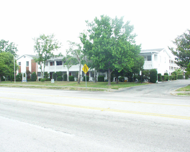 Dover Apartments in St. Petersburg, FL - Building Photo - Building Photo