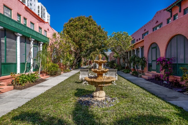 Spanish Oaks Apartments