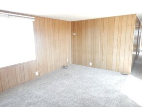 15015 N E Ochoco Hwy in Prineville, OR - Building Photo - Building Photo
