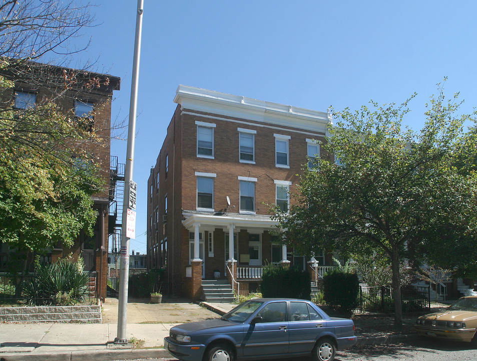 2623 N Calvert St in Baltimore, MD - Building Photo