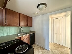 7628 N Milwaukee Ave, Unit M02H in Niles, IL - Building Photo - Building Photo