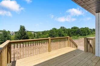 650 E Forest St in Bolivar, MO - Foto de edificio - Building Photo