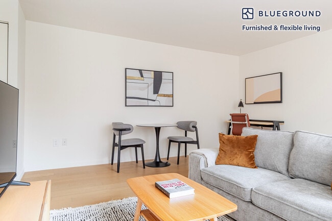 255 W 94th St in New York, NY - Foto de edificio - Building Photo