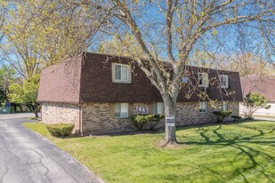 1443 Brooke Park Dr in Toledo, OH - Building Photo