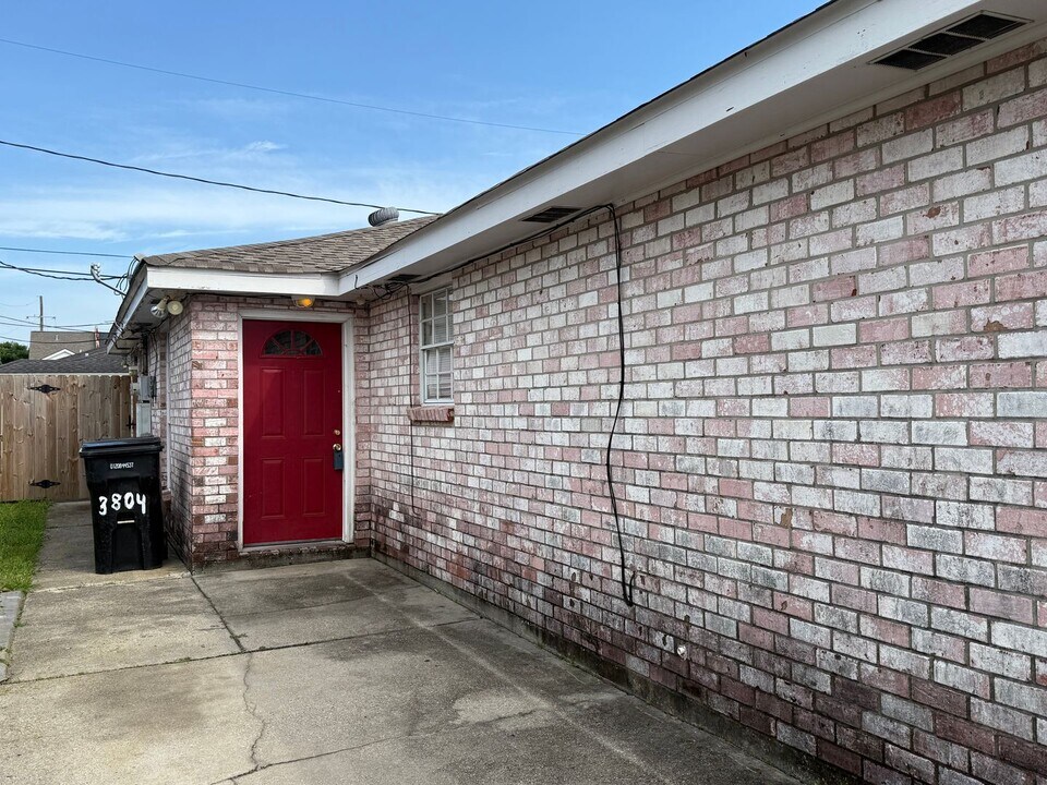 3806 Shangri-La Dr in Chalmette, LA - Foto de edificio