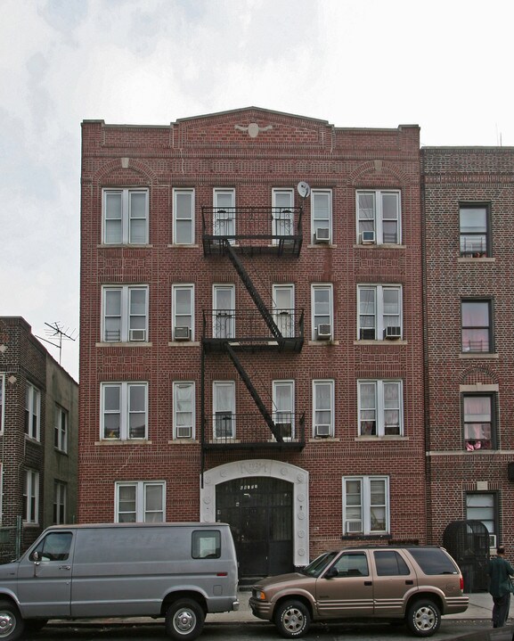 69 E 96th St in Brooklyn, NY - Foto de edificio