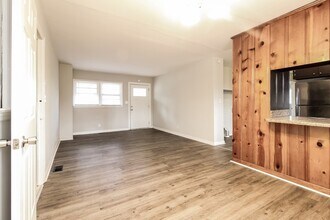 219 W Castle Dr in Greenville, SC - Building Photo - Building Photo