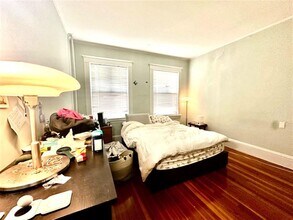 77 College Ave, Unit 1 in Somerville, MA - Foto de edificio - Building Photo