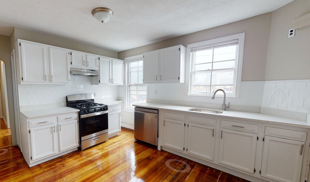 280 McGrath Hwy in Somerville, MA - Building Photo