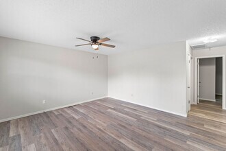 2462 N Homewood Ave in Springfield, MO - Building Photo - Building Photo