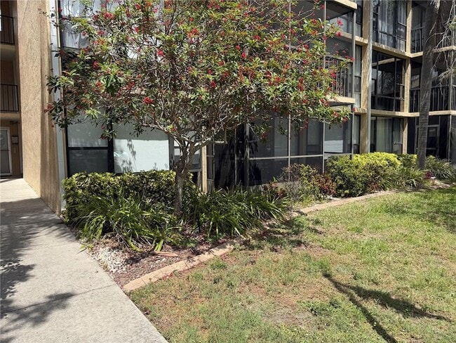 618 Bird Bay Dr S, Unit 110 in Venice, FL - Building Photo - Building Photo