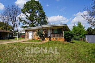 2425 Circle Dr in Hueytown, AL - Building Photo - Building Photo