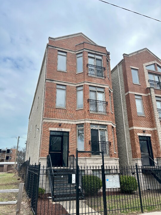 5331 S Calumet Ave in Chicago, IL - Building Photo
