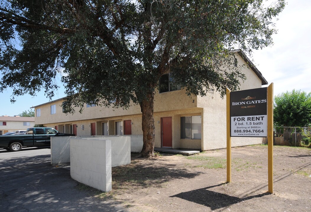 2010 Larcus Ave in Bakersfield, CA - Building Photo