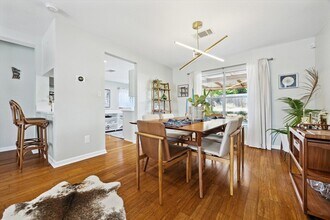 1116 Collinwood W Dr in Austin, TX - Foto de edificio - Building Photo