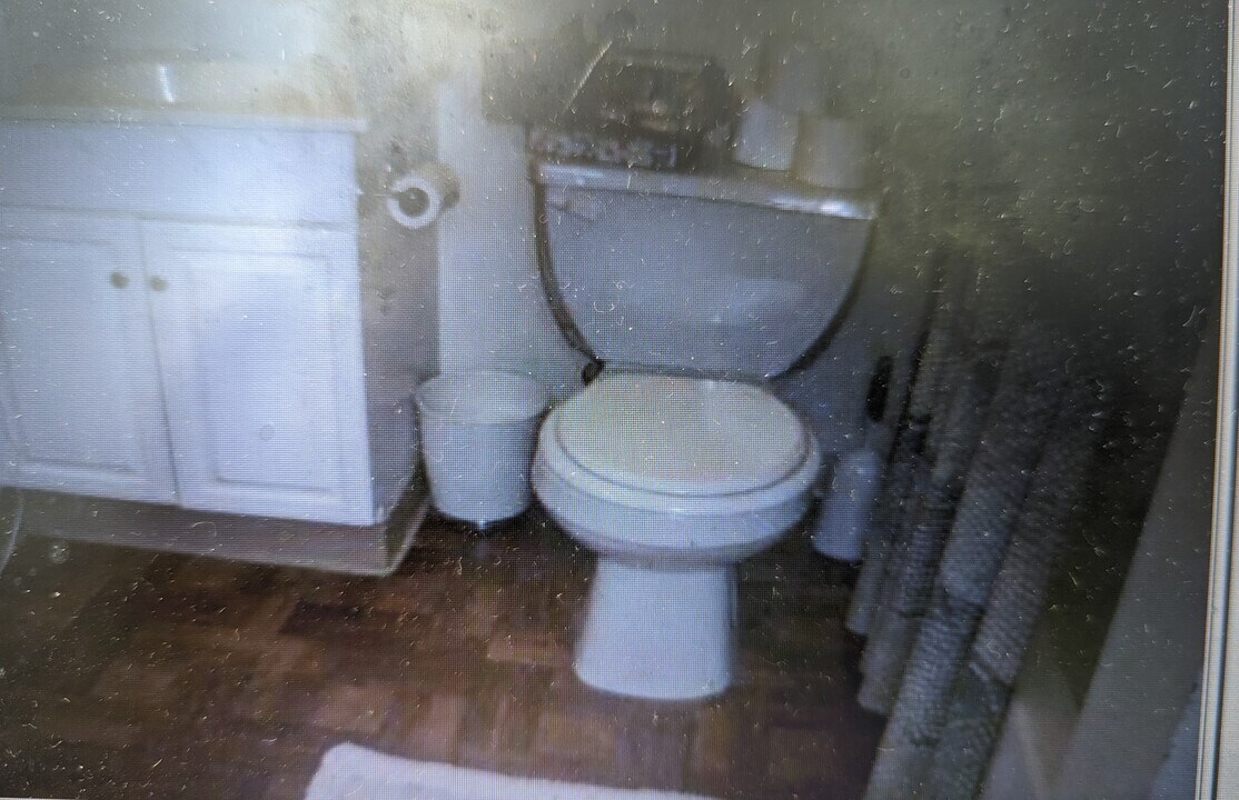 42 Oakland St, Unit #2 in Bristol, CT - Foto de edificio