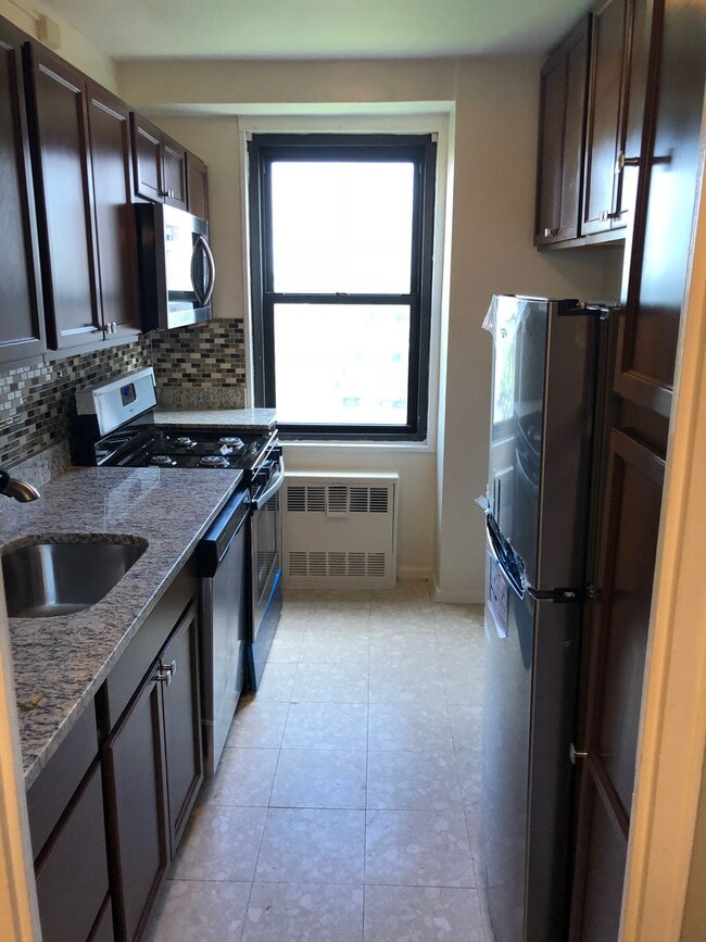 225 St Pauls Ave, Unit 8n in Jersey City, NJ - Foto de edificio - Building Photo