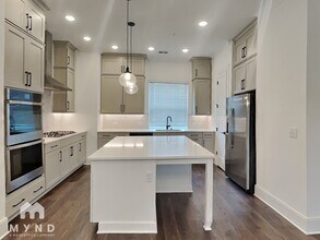 828 S Columbia Dr in Decatur, GA - Building Photo - Building Photo