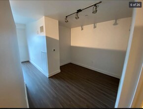 101 W 4th St, Unit 1801 in Boston, MA - Building Photo - Building Photo
