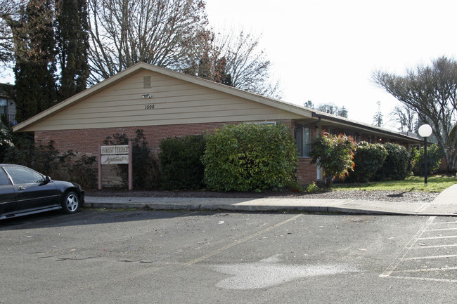 Forest Terrace Apartments in Forest Grove, OR - Foto de edificio - Building Photo