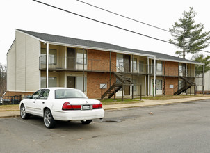 Rolling Hills Apartments in Memphis, TN - Building Photo - Building Photo