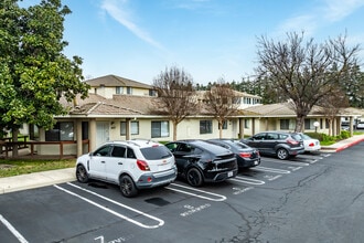 Standiford Place in Modesto, CA - Building Photo - Building Photo