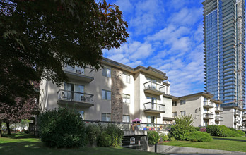 Southwood Plaza in Burnaby, BC - Building Photo - Building Photo