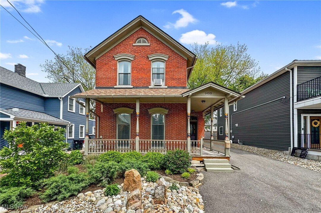 1453 W 52nd St in Cleveland, OH - Building Photo