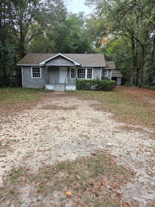 1639 Colonial Oaks Dr in Mobile, AL - Building Photo