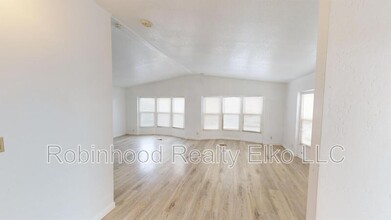 5360 Victory Blvd in Elko, NV - Building Photo - Building Photo