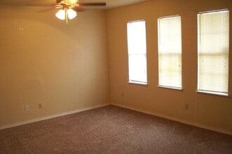 827 Russell Cir in Norman, OK - Building Photo - Building Photo