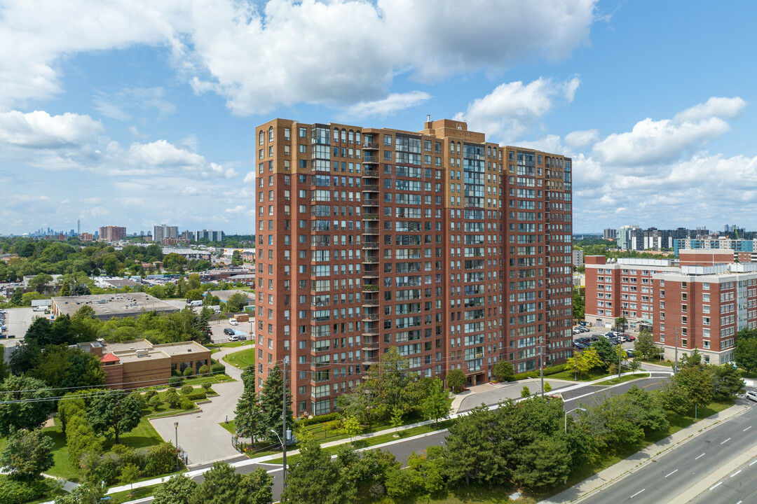 Sterling Club in Toronto, ON - Building Photo