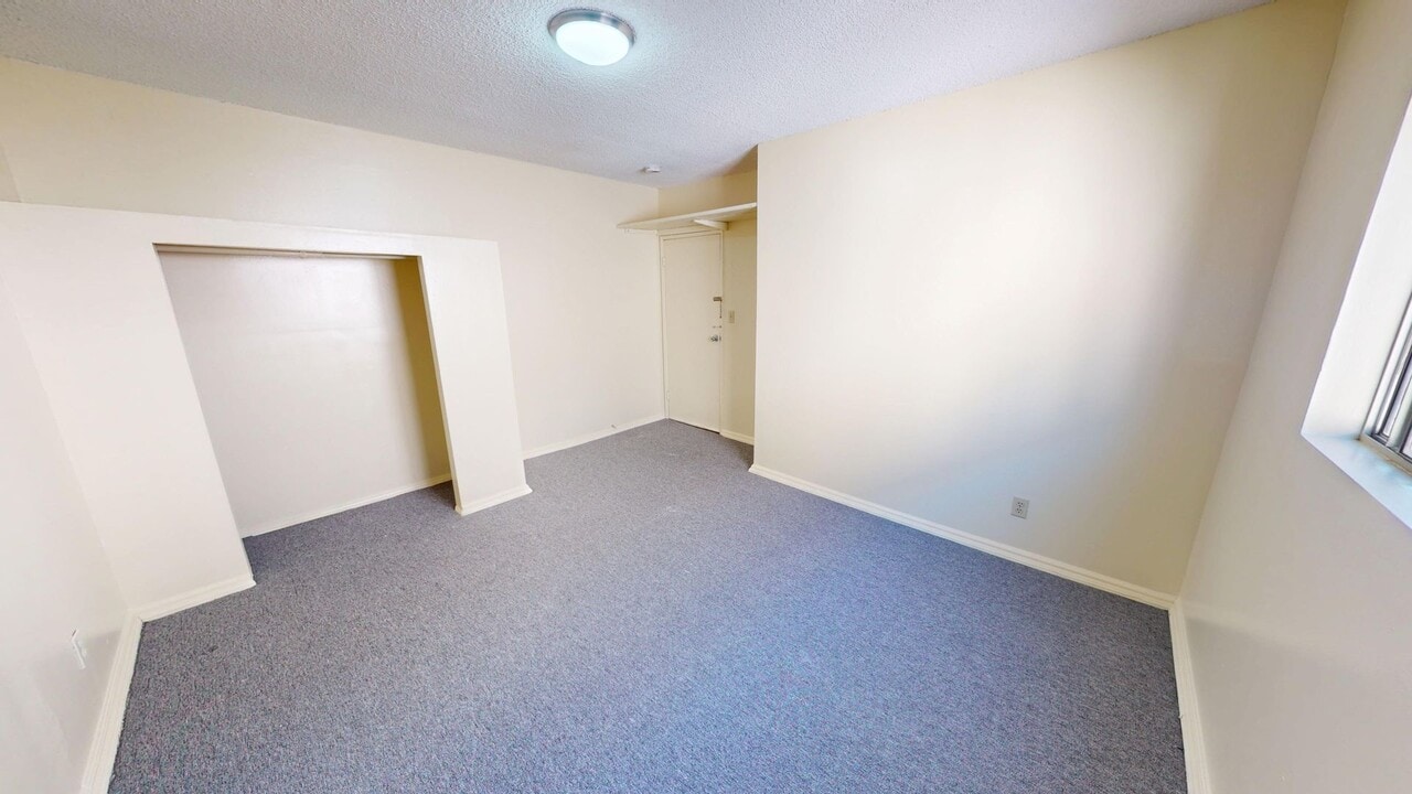 116 N Lake St in Los Angeles, CA - Building Photo