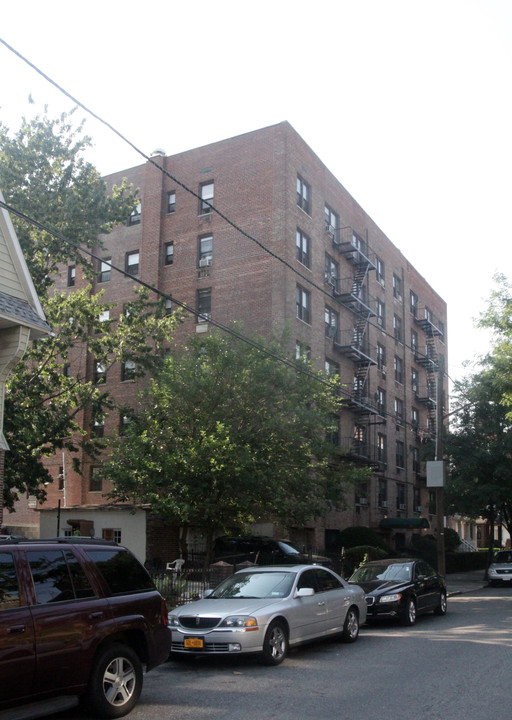 715 E 32nd St in Brooklyn, NY - Building Photo