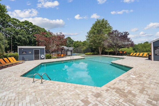 Woodcreek Apartments in Cary, NC - Foto de edificio - Building Photo