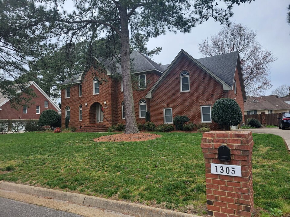 1305 Turnberry Ct in Chesapeake, VA - Building Photo