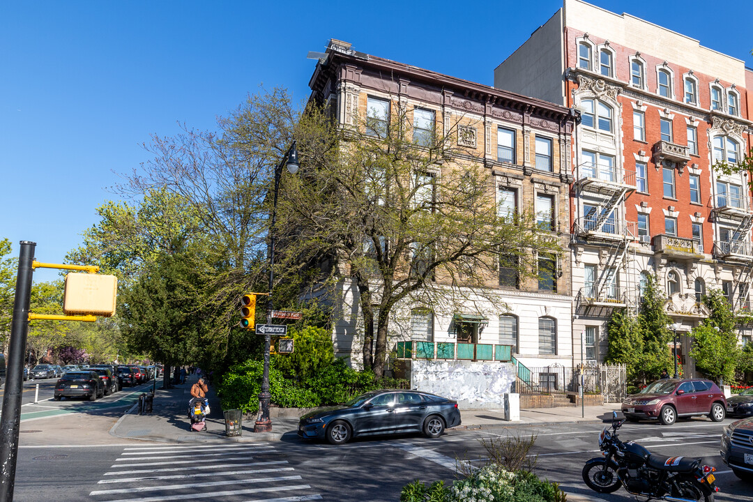 138 Prospect Park W in Brooklyn, NY - Foto de edificio