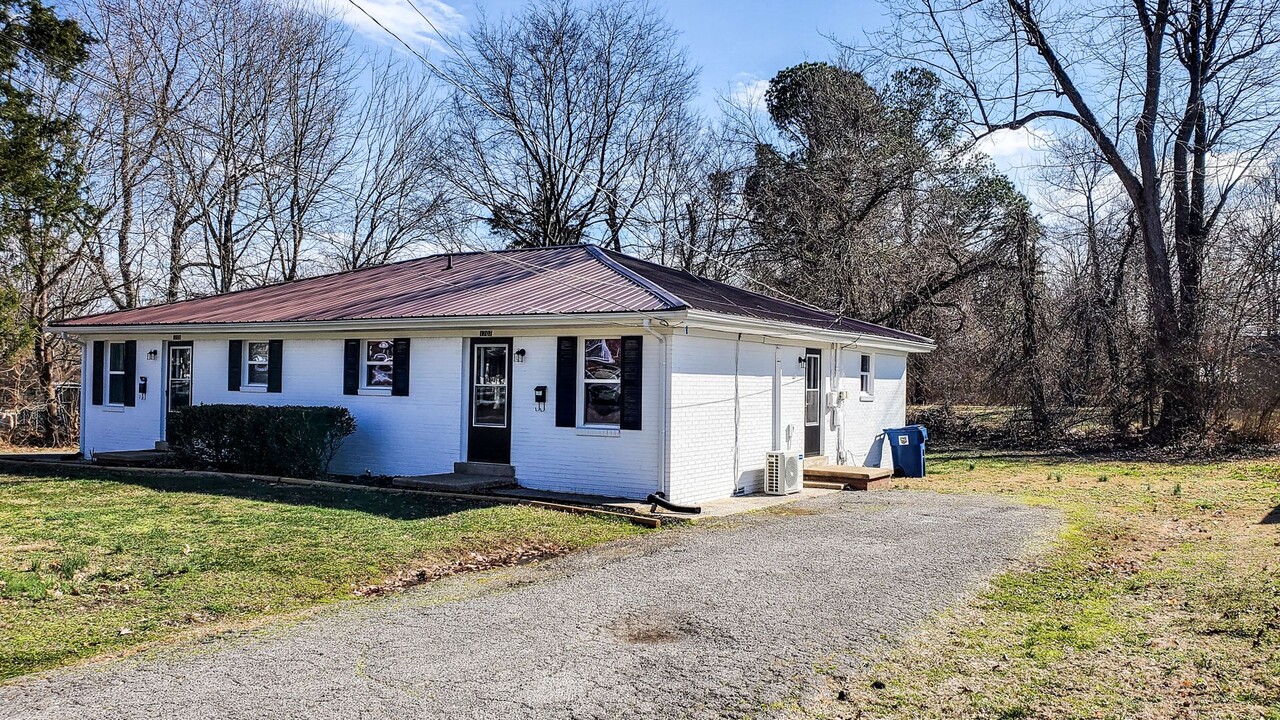 1707 Dodson St in Murray, KY - Foto de edificio
